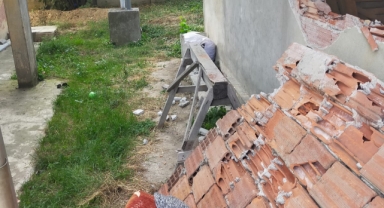 Hendek'te Görünmez Kaza Duvar Çöktü 1 Kişi Yaralandı