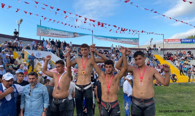  Sakarya Büyükşehir pehlivanları başarılarına devam ediyor