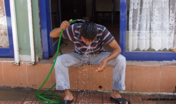 Termometreler 38 Dereceyi Gördü Hendek Parklara Akın Etti