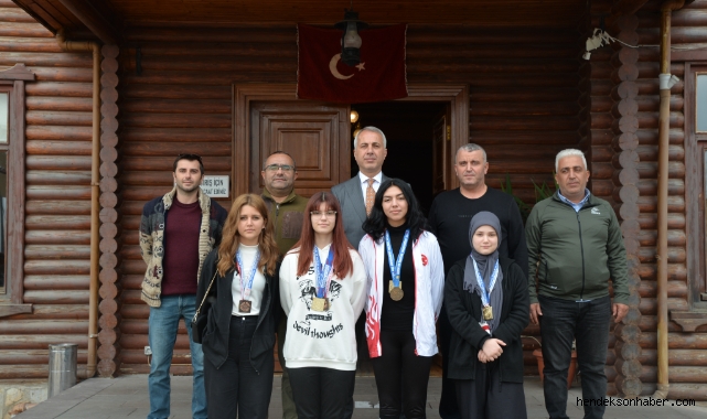 BAŞKAN TURGUT BABAOĞLU SAKARYA'LI ŞAMPİYONLARLA BULUŞTU