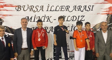 HENDEK BELEDİYESİ KARETE TAKIMI GURURLANDIRDI