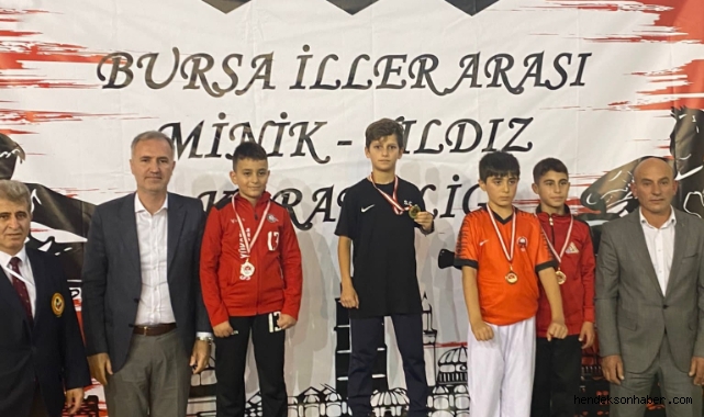 HENDEK BELEDİYESİ KARETE TAKIMI GURURLANDIRDI