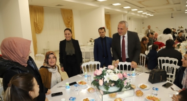 BAŞKAN TURGUT BABAOĞLU'NDAN ÖĞRETMENLERE ÖZEL KUTLAMA