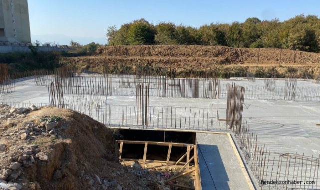 Hendek Devlet Bahçeli Fen Lisesinde çalışmalar tüm hızıyla sürüyor.