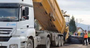 HENDEK'TE SICAK ASFALT ÇALIŞMALARI MAHALLE MAHALLE DEVAM EDECEĞİ AÇIKLANDI
