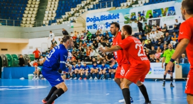 Sakarya Büyükşehir taraftarının önünde İzmir’i rahat geçti