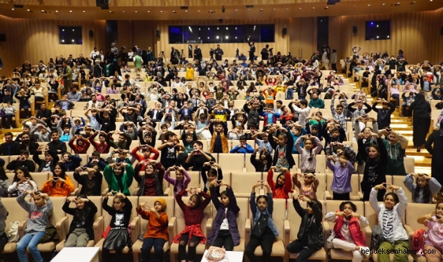 TÜGVA 150 BİN GENCE KİTAP OKUMA ALIŞKANLIĞI   KAZANDIRMAYI HEDEFLİYOR!