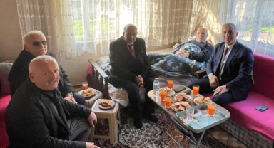 Hendek Akarca Muhtarı Hamdi Turna’ya Geçmiş Olsun Ziyaretleri sürüyor 