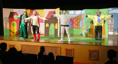 Minik tiyatro severler eğlenerek öğrendiler