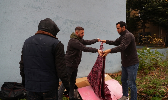 Soğuk kış gününde sokaktaki kimsesizlerin ailesi Büyükşehir