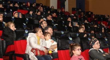Karne heyecanı yaşayan minikler film gösteriminde buluştu