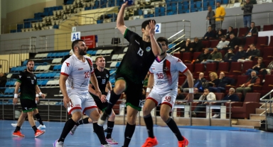 Sakarya Büyükşehir hentbol sahasında rakiplerine şans tanımıyor