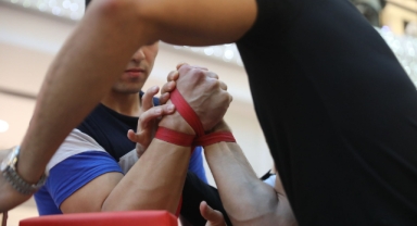 Sakarya Büyükşehir'in bilek güreşi takımı özel turnuvada tanıtıldı