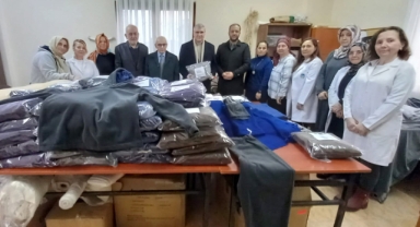  Afetzedeler üşümesin diye gündüz-gece üretiyorlar