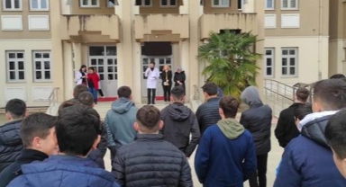 HENDEK MESLEKİ TEKNİK VE ANADOLU LİSESİNDE UYUZ HASTALIĞI ve TEDAVİSİ ANLATILDI