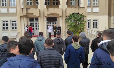 HENDEK MESLEKİ TEKNİK VE ANADOLU LİSESİNDE UYUZ HASTALIĞI ve TEDAVİSİ ANLATILDI