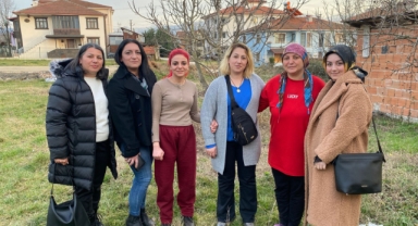 İYİ Partili Kadınlardan Depremzedelere Ziyaret