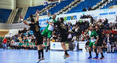 Sakarya Büyükşehir hentbol taraftarının önünde kazandı