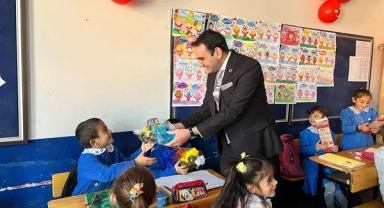 Sakaryalı Digor kaymakamı gönülleri kazanıyor.