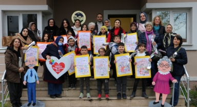 Çocuklar YADEM'de yaşlılarla resim yaptılar