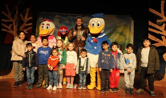 DEPREMZEDE ÇOCUKLAR ‘BAMSİ’ ADLI OYUN İLE DOYASIYA EĞLENDİLER