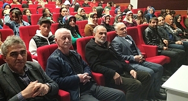 Ergen Sorunları Seminerinde Anadolu Lisesi Öğrencileri Salona sığmadı