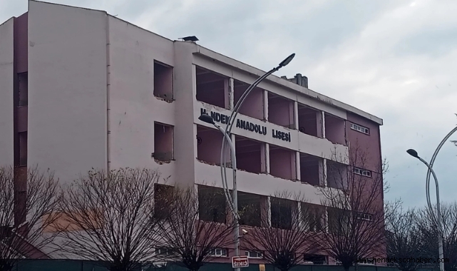 Hendek Anadolu Lisesi yıkım İşlemi sürüyor sırada hangi bina var!!!