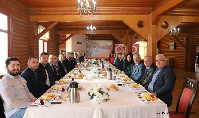 HENDEK BAYRAKTEPE'DE GAFFAR OKKAN KARATE TURNUVASININ LANMANI YAPILDI