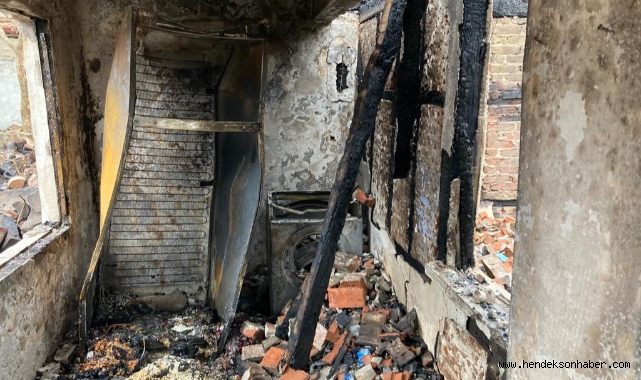 Hendek Güldibi Mahallesinde 2 Katlı Ev Alevlere Teslim Oldu