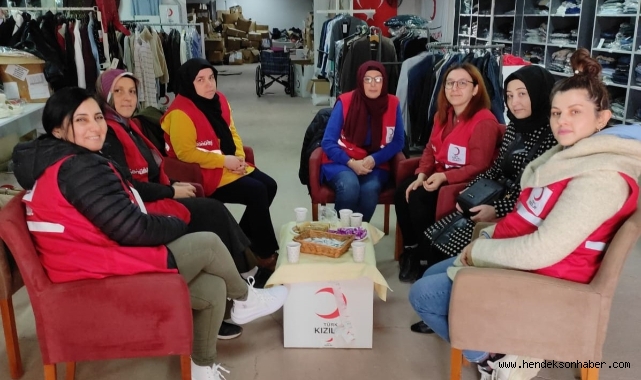 Hendek Kızılay Kadın Kolları Göreve Hızlı Başladı
