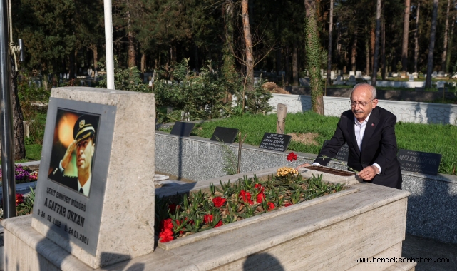 Kılıçdaroğlu Şehit Emniyet Müdürü Gaffar Okkan'ın Kabrini ziyaret etti