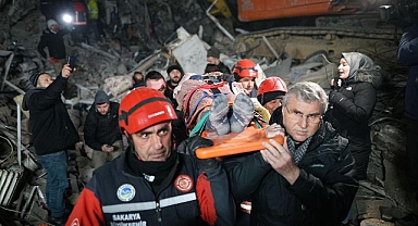 Sakarya Büyükşehir İtfaiyesi 72. saatte mucizeyi yaşadı