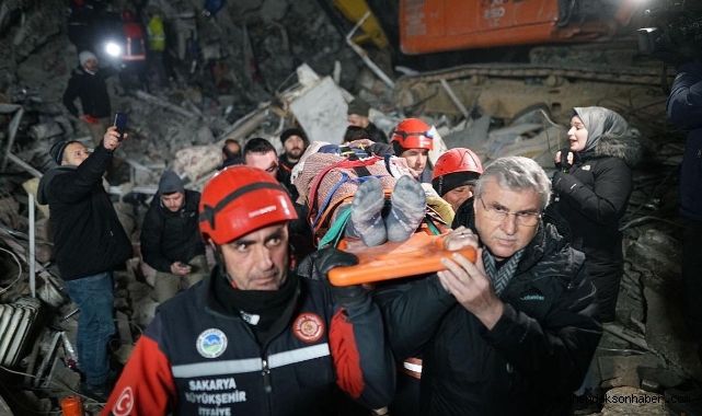 Sakarya Büyükşehir İtfaiyesi 72. saatte mucizeyi yaşadı