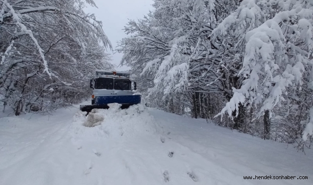 Sakarya Büyükşehir yoğun kar alan grup yollarını açıyor