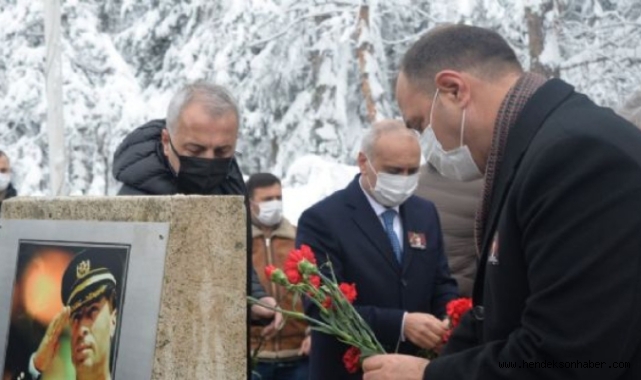ŞEHİT ALİ GAFFAR OKKAN HENDEK'TE KABRİ BAŞINDA ANILDI