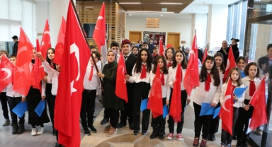 SGM’de duygu dolu gösteri: “Bir nesil onların destanıyla büyüyor”