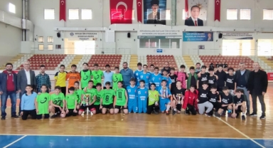 Yıldız Erkekler Futsal Şampiyonu Hendek İmam Hatip Ortaokulu