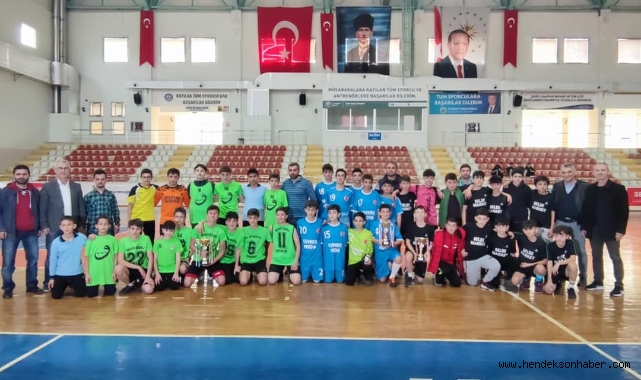 Yıldız Erkekler Futsal Şampiyonu Hendek İmam Hatip Ortaokulu