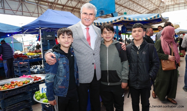 Başkan Ekrem Yüce çarşı-pazarda vatandaşla yan yana
