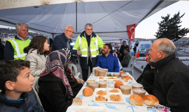Başkan Ekrem Yüce, depremzedelerle iftar sofrasında buluştu: 