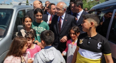 ENGİN ÖZKOÇ ADIYAMAN’DA DEPREMZEDELERLE BAYRAMLAŞTI