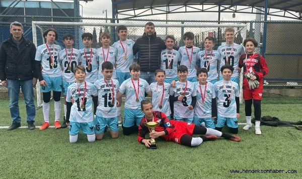 FUTBOLUN ŞAMPİYONU ŞEHİT MAHMUTBEY ORTAOKULU