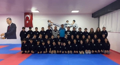HENDEK BELEDİYESİ  KARATE TAKIMI TÜRKİYE ŞAMPİYONASINA HAZIR