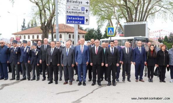 HENDEK MEYDANDA 23 NİSAN TÖRENLE KUTLANDI