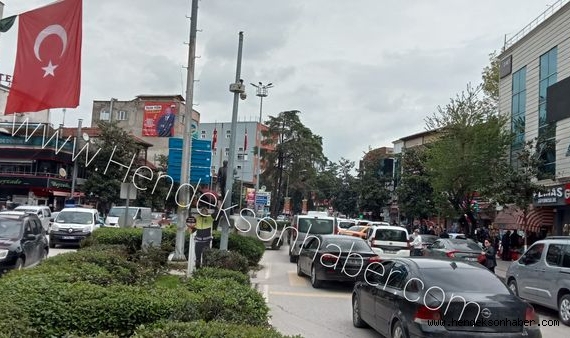 Hendek'te Bayram Arefesi Trafik Yoğunluğu