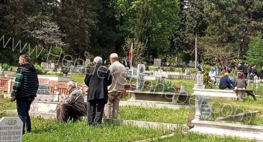 Hendek’te Bayram Arifesi Mezarlıklar Doldu Taştı