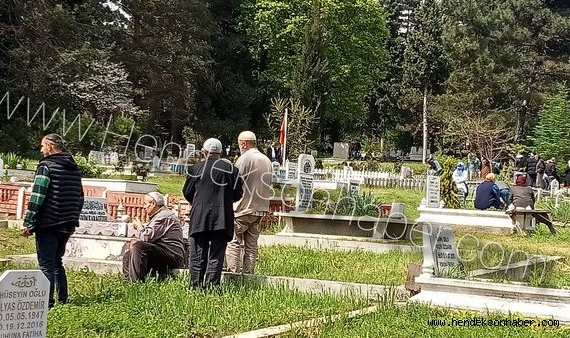 Hendek’te Bayram Arifesi Mezarlıklar Doldu Taştı