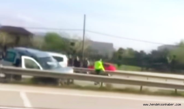 Hendek'te  Kaza Bariyerlere Çarparak Durabildi