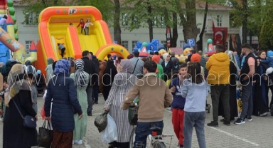 Hendekli Çocuklar Şenlik Alanında  Gönüllerince Eğlendi
