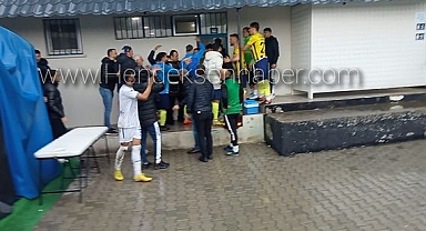 Hendekspor Küçükçekmece Sinopspor Maçı Sonrası Çıkan Kavgayı Görevliler Zor Ayırdı 